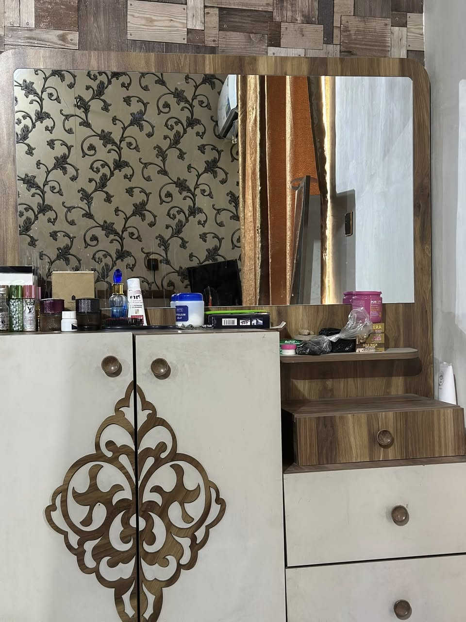 غرفة تركية اخت جديد نضيفة جدا ١١ قطعة ٤٥٠ وقابل تفاوض شي قليل الي يحب يشتري يدخل خاص


**إذا كنت صاحب هذا الإعلان وتريد حذفه لأي سبب، رجاءا أرسل رسالة إلى الدعم الفني**