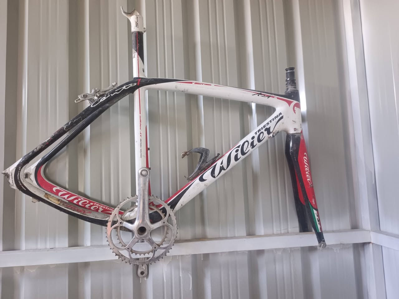 السلام عليكم
للبيع فريم  ولنر كاربون اورجنال 
بي بس كسر بمكان الويل 
ابيع بس فريم بدون صينية 
ب١٠٠ وبي مجال يوجد توصيل 
***********
