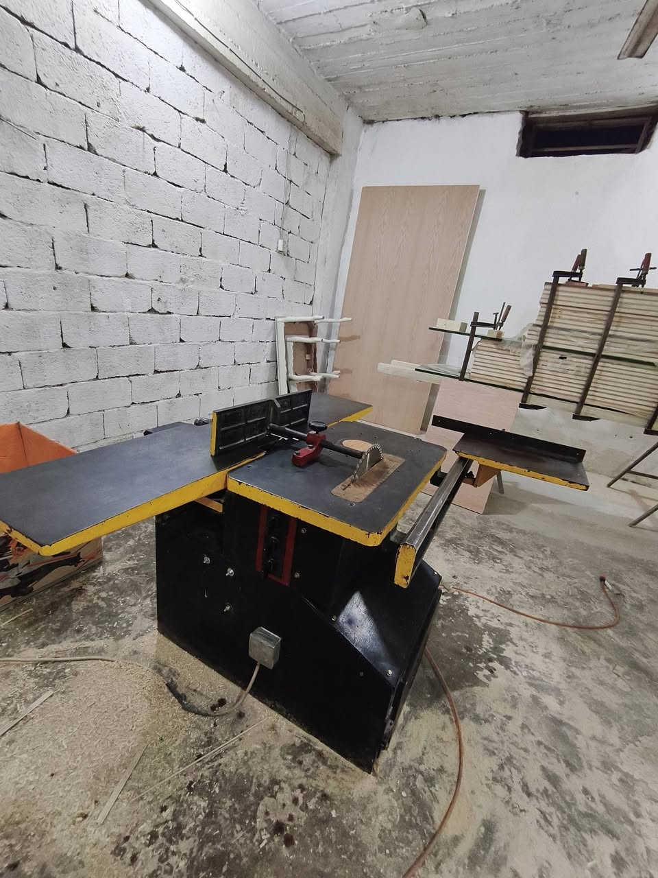 مكينه بلغارية 4عمليات كاملة ملحقاتها السعر 🇮🇶مليون و900 ألف للتواصل ***********
