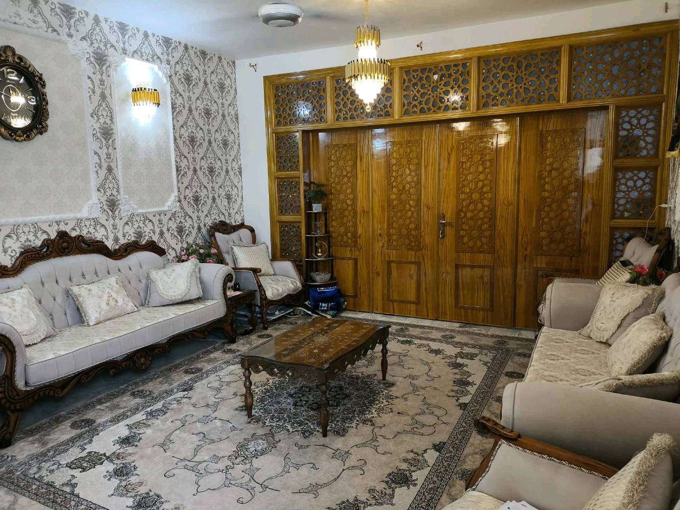 بيت للبيع مجمع السلام السكني مساحة 200متر طابو صرف تفاصيل البيت موضحه بالصوره يحتوي على غرفتين وغرفه ثالثه صغيره للأطفال 