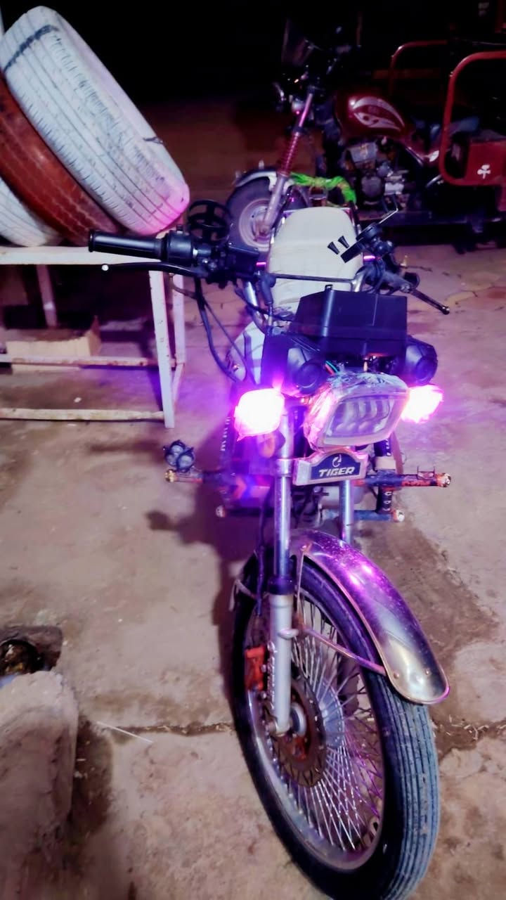 ماطور للبيع حيل نضيف منفيس موجود مكينه شرط السعر ٦٥٠بي مجال حك الجيه شراي اتصال للرقم   *********** خاص مفتوح
