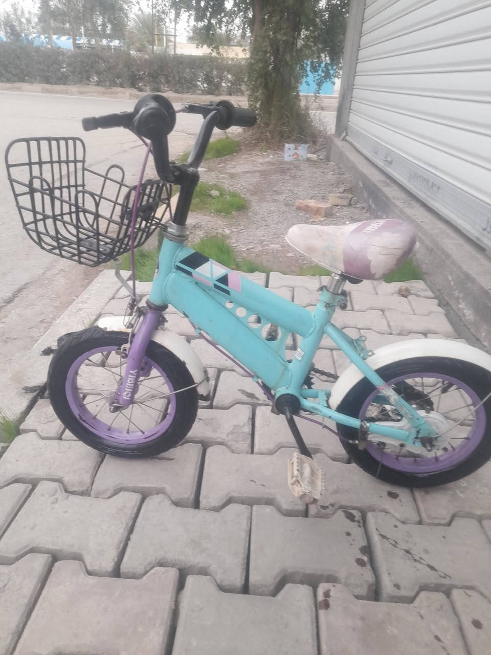 السلام عليكم 
متاح باسكلات حجم ١٦ رياضي كلش نظيف ٣٥ الف والاخضر حجم ١٦ نوعية أوربي كلش نظيف ٣٠ الف وردي حجم ١٢ كلش نظيف ٢٥ الف والسمائي حجم ١٢ كامل من كلشي ٢٠ الف  وباسكل ثلاث عجلات ١٠ الف 
***********
