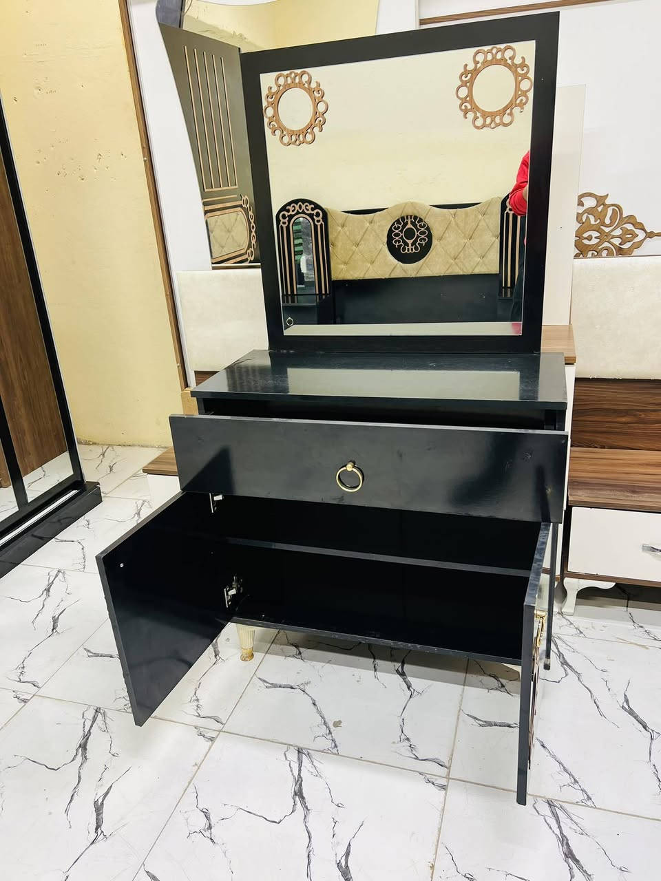 غرفة نوم تركي مستعمل نظيفة السعر ٤٠٠ وتوصيل داخل بقداد مجاني مع الشد ونقل محافضات كروة تواصل خاص


**إذا كنت صاحب هذا الإعلان وتريد حذفه لأي سبب، رجاءا أرسل رسالة إلى الدعم الفني**