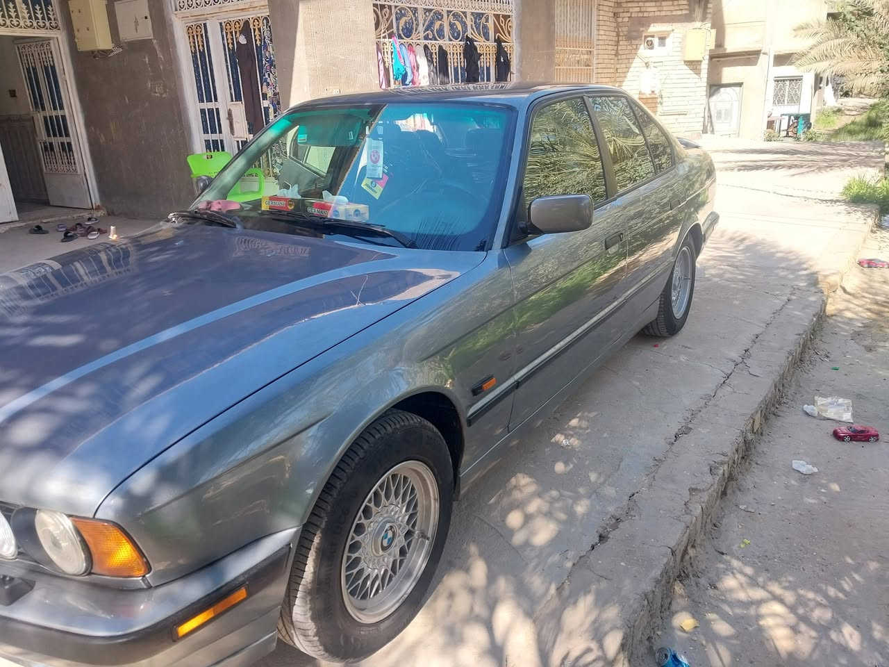 السلام عليكم
سياره للبيع فول مواصفات موديل ١٩٩٥ 
التواصل على الرقم ***********
