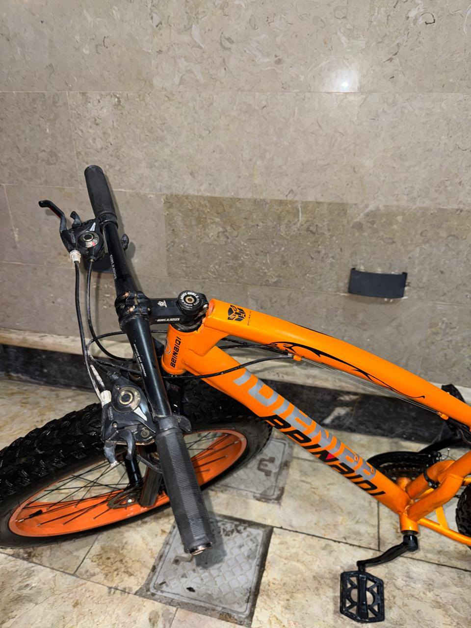 السلام عليكم
بايسكل دبابة 🚲 
مستخدم شي قليل كلش 
للبيع.....
السعر 300 ألف و بي مجال 
للاستفسار الاتصال على هذا الرقم ***********
او المراسلة على الخاص ❤️
