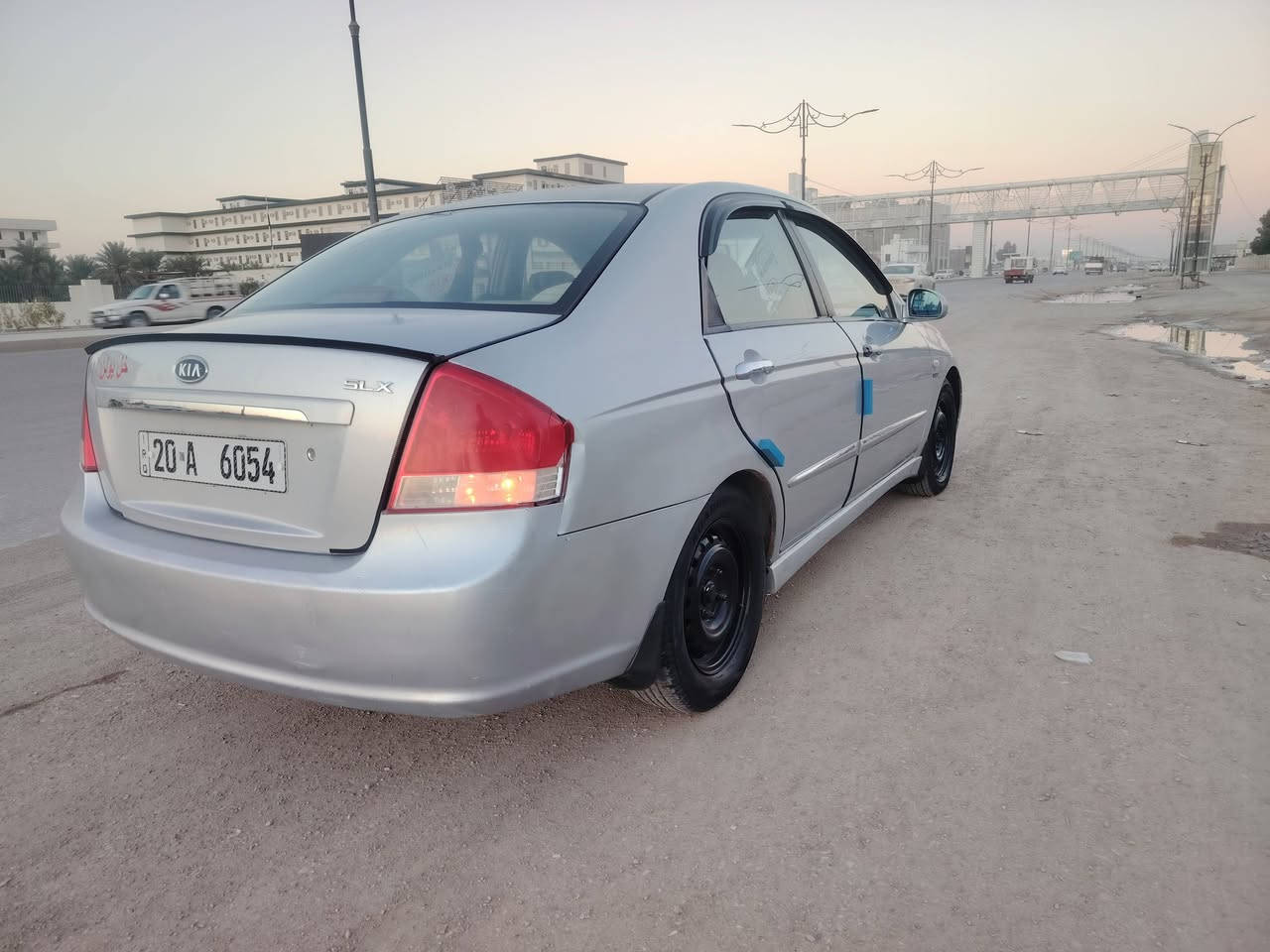 عليكم ورحمه الله وبركاته
للبيع سيراتو رقم ديالئ دولي 

مكينة تخم تاير صدر كله مكفول 

بيها صبغ فقط هلالات بدون اي ضربه 

السيارة علئ وضع الشركه مال جناي ماتعوبه ابد

مكاني ديالى/ بعقوبة 

الاستفسار ***********

السعر 78
