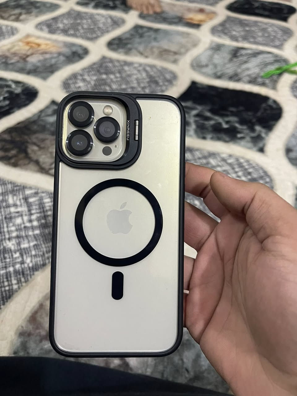 سلام عليكم ايفون 13 برو ماكس مبدل شاشه اقوى من الاولد يعني فرق جدا بسيط عن شاشه الوكاله بطاريه خدمه 76 جهاز جدا نضيف ذاكره 256 فيس ايديي شغال جهاز جدا نضيف  مستعجل على البيعه الله شاهد مكاني بغداد مدينه صدر سعره 475 قفل ***********
