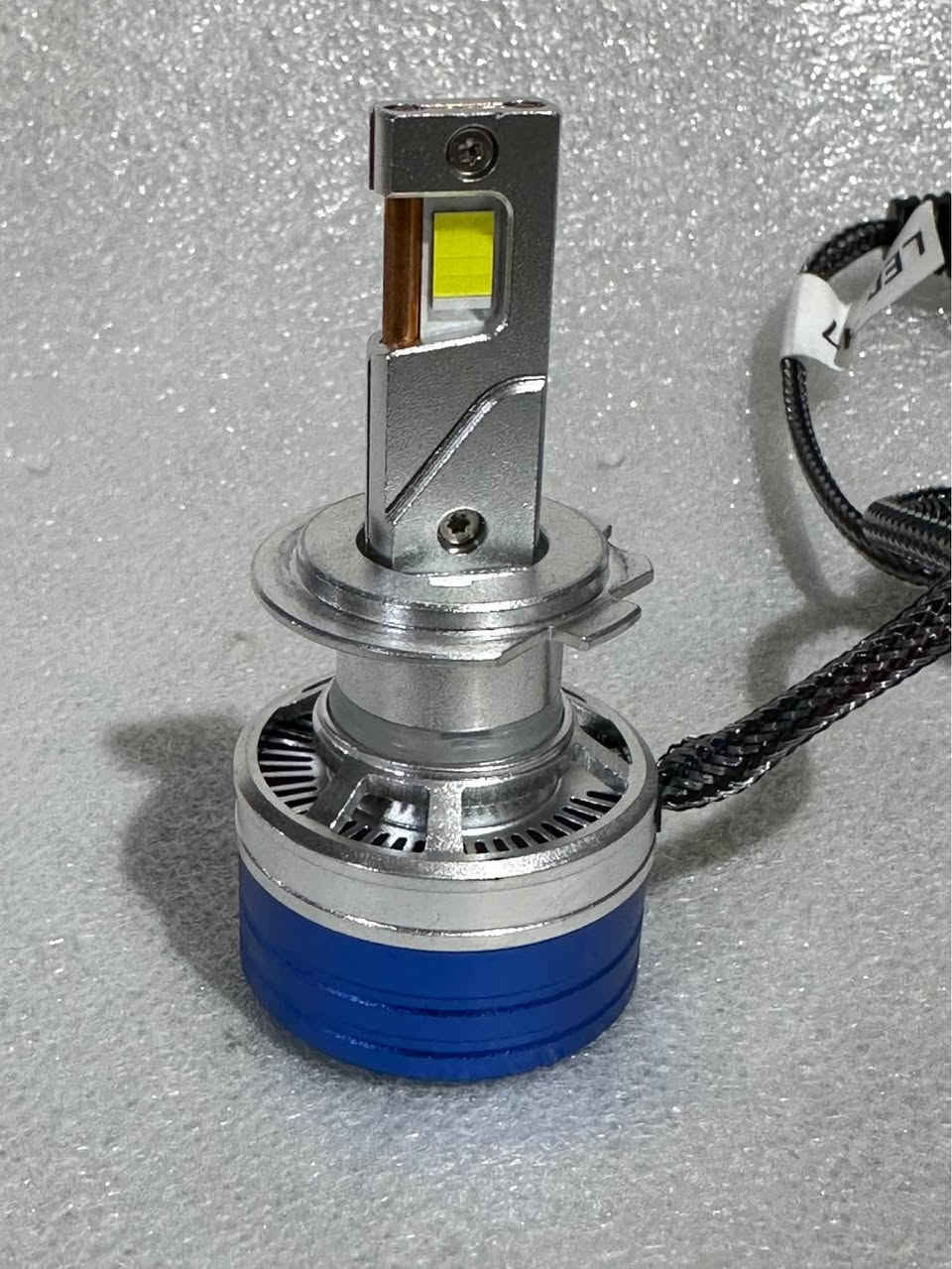 عربي:
المواصفات:
الجهد: ١٢ فولت
درجة حرارة اللون: ٦٠٠٠ كلفن
شريحة LED: ٥٥٧٠/٨٥٨٠/٩٠٨٤
درجة حرارة التشغيل: من -٤٠ درجة مئوية إلى +١٥٠ درجة مئوية
النوع: H٧
العمر الافتراضي: أكثر من ٥٠٠٠٠ ساعة
الوظائف: نظام كانبوس قوي، متوافق مع Enti-EMC
تصميم الهيكل: تصميم كانبوس، سهل التركيب والتشغيل

English:
Specification:
Voltage:12V
Color Temperature:6000K
LED Chip: 5570/8580/9084
Operating Temperature:-40°C~+150°C
Type: H7
Lifespan: >50000hrs
Function:Strong canbus system,enti-emc
Body design: Canbus design, plug & play السليمانية, العراق


**إذا كنت صاحب هذا الإعلان وتريد حذفه لأي سبب، رجاءا أرسل رسالة إلى الدعم الفني**