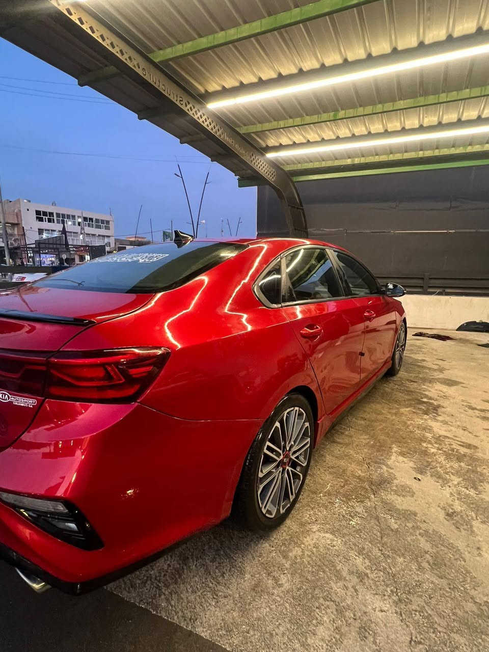 السلام عليكم 
فورتي (2020)  فئة( GT) اعلى فئة🔥بالفورتي
محرك 1600 تيربو 201 حصان
كير DCTدبل كلج 7 نمر
ماشيه (٩٣ ) م
رقم بغداد ر
المواصفات ...
1.بصمة تشغيل + ابواب + صندوق
رمز Gt على دشبول🔵
(شفتات ستيرن)🚀🚀
4..شاشة كبيرة مع نظام تشغيل ابل كار بلي
5.واندرويد اوتو
كاميرا دواره (وضعيات عدد2)
7.انظمة قيادة سمارت+ وسبورت+ ونورمال
.كشنات جلد حضن مطرز احمر مع علامةGT
9 .نظام سماعات
10..لدات داخليه متغيره الالوان( بلادي)
11.قطعتين تبريد
12.دركة D  شكل رياضي مع ختم GT
13.رادر امامي+ وتحديد مسار + كروز سرعه
14.قياده ذاتيه
15..نقطة عمياء
16..كات دوسات جانبية بلادية
17.دبل اكزوز
#لايتات_لد امامي خلفي بلادي +لد نهاري
ويل كب  حجم بلادي رياضي
حادث امريكا قبق جنطه وبيها جاملغ خلفي صبغ وبيها سونار سيارة بدون ارباك بدون دواخل ابدا 
#مكاني_كربلاء 
السعر مناسب جدا للاتصال 👇
*********** كربلاء, العراق
