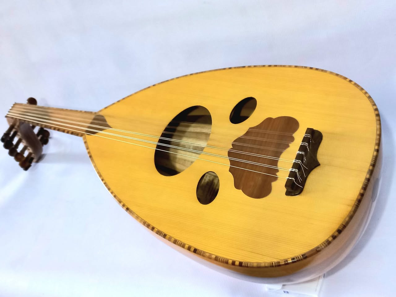 عود للبيع سعرة 125 الف عود شرقي  زرياب رقم 1 صناعة 2018  هذا رقمي وبي واتساب *********** مكاني بغداد/ البياع ( يوجد توصيل بغداد والمحافظات باجور )
