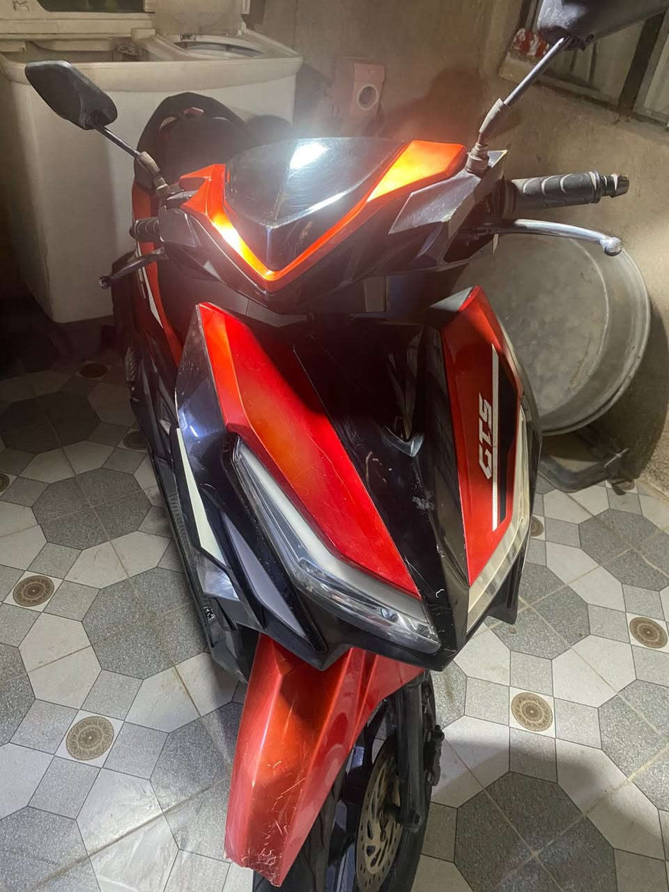 السلام عليكم جيتي فايف نضيفه ما بيها نقص مكينه بلاديه سعر ٥٠٠ بيها مجال بسيط  رقم ***********
