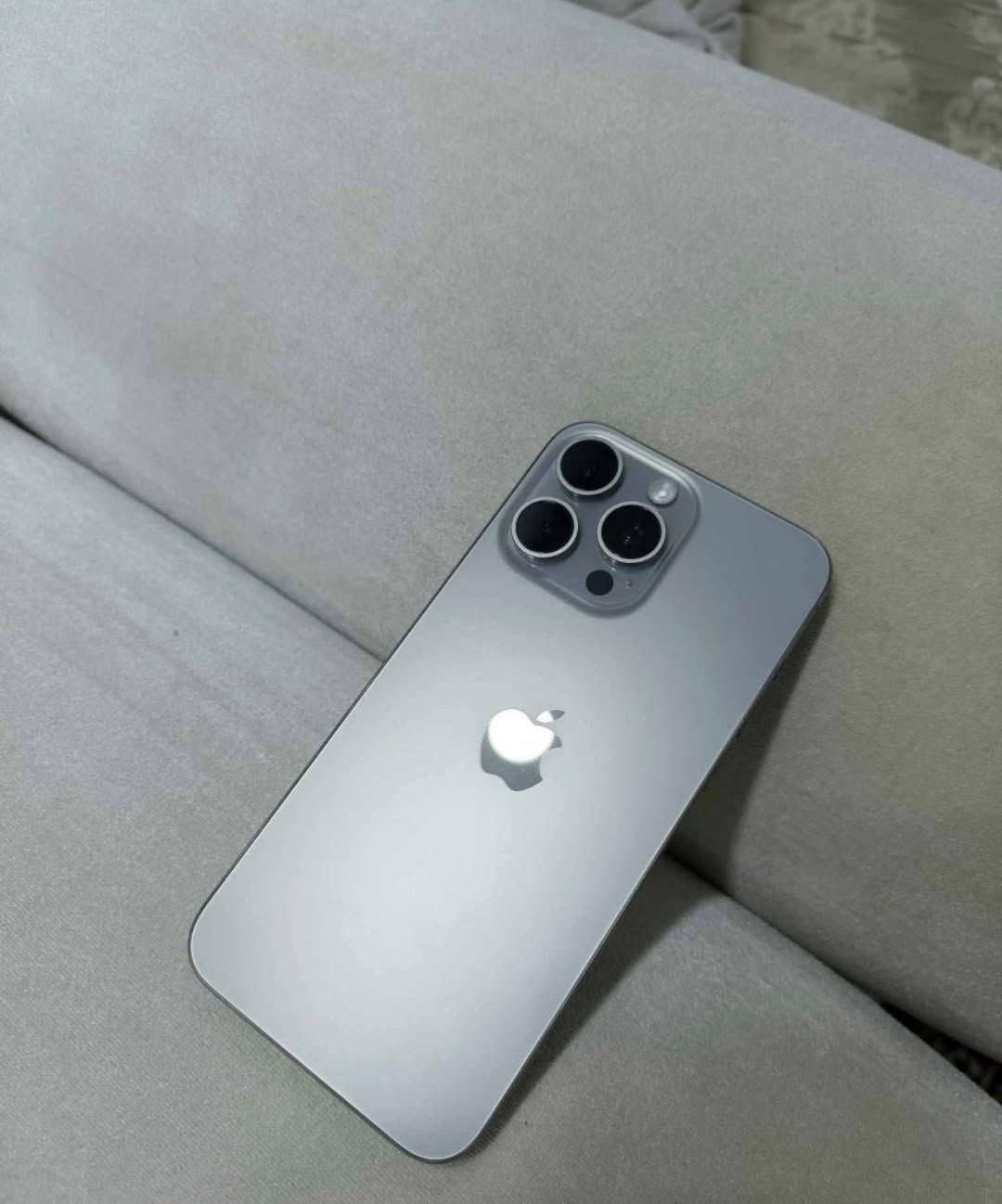 15 برو ماكو جديد شرط نضافه 100 بالميه شخط كد الشعره ما بي الجهاز ع الضمان بدون اي تصليح او فتح شرق اوسط ملحقاته كامله كارتونه وكيبل الاصلي مع وصل الشراء موجود جهاز ماستر AAA نموذج M داكره 512 بطاريه 94
الجهاز بالعافيه ع ياخذه لان جديد مو مثل الي بالسوك مستخدم سعر 1300 وبي مجال 
***********
