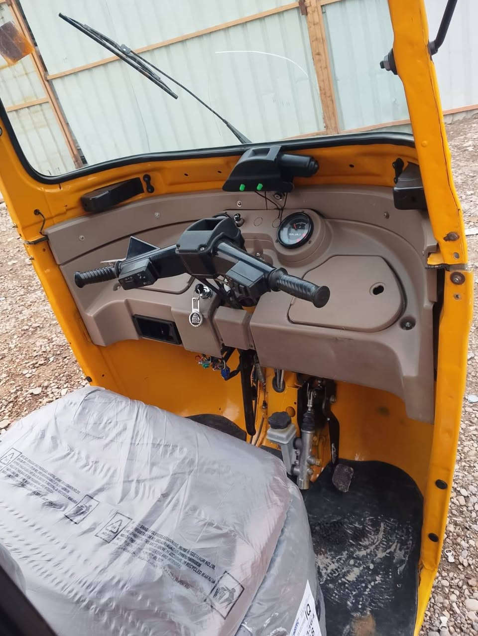 السلام عليكم عندي تكتك مديل 20شهر ١١ مكفوله بس الدوس بسمنه بغداد غزالية سعر 7 وربع وبيه مجال حك الجيه هاذا رقمي ***********
