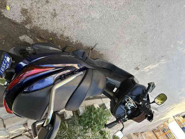 السلا عليكم فورزه هوندا ياباني 0/8فول مواصفات جديده لوك  وكاله شركه  نظافة 💯بل 💯  لون مميز             
6 كير+ نظام سبورت +اوتماتيك 
بصمتين  +سويجين طوارئ 
تجوه سبايدر خلفي 
مصدات هواء
كامره تسجيل صوره وصوت
جهاز مقياس الهواء للاطارات ضد السرقه 
حافظه مبايل وشاحنه ضد السرقه 
لايت زنون عالي وناصي الاصلي ياباني سعره 200 الف شديته 
عدة الشركه +كتلوكات الشركه 
سايد بريك +كلوب جنطه 
ستاند حساس 
اكو فديو نزلته من اشتريته من الرمبه قبل شهر 
المسافه المقطوعه  46الف حقيقي 

الدراجه بحاله الوكاله بعدهه الجناي يتصل ويدلل مكاني بغداد  الكراده داخل رقم ***********
