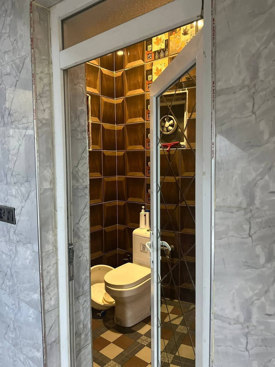 السلام عليكم بيت للبيع بنسيم دجله بسعر  مغري الاستفسار عبر الرقم أو عبر الماسنجر ***********
