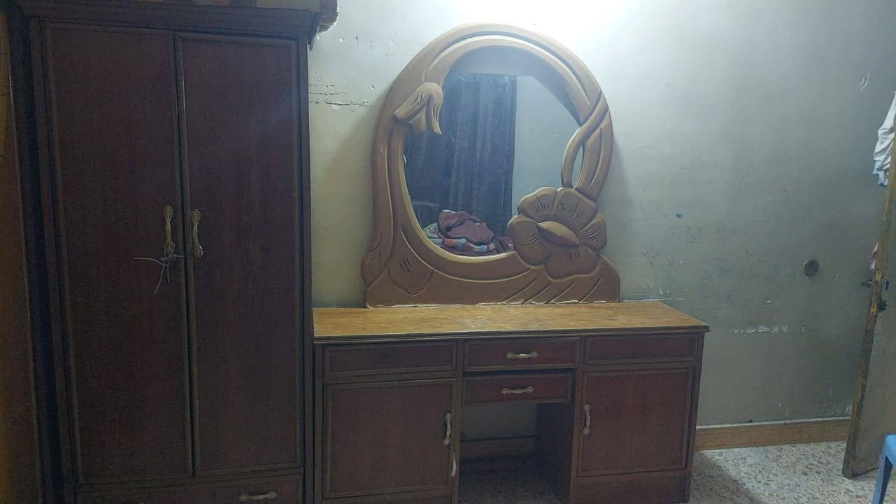 غرفه اخشاب اصلي عراقي نفس ما موضح بصور العنوان ابو دشير الشهداء السعر ٣٥٠ وبيه مجال بسيط الشراي ***********
