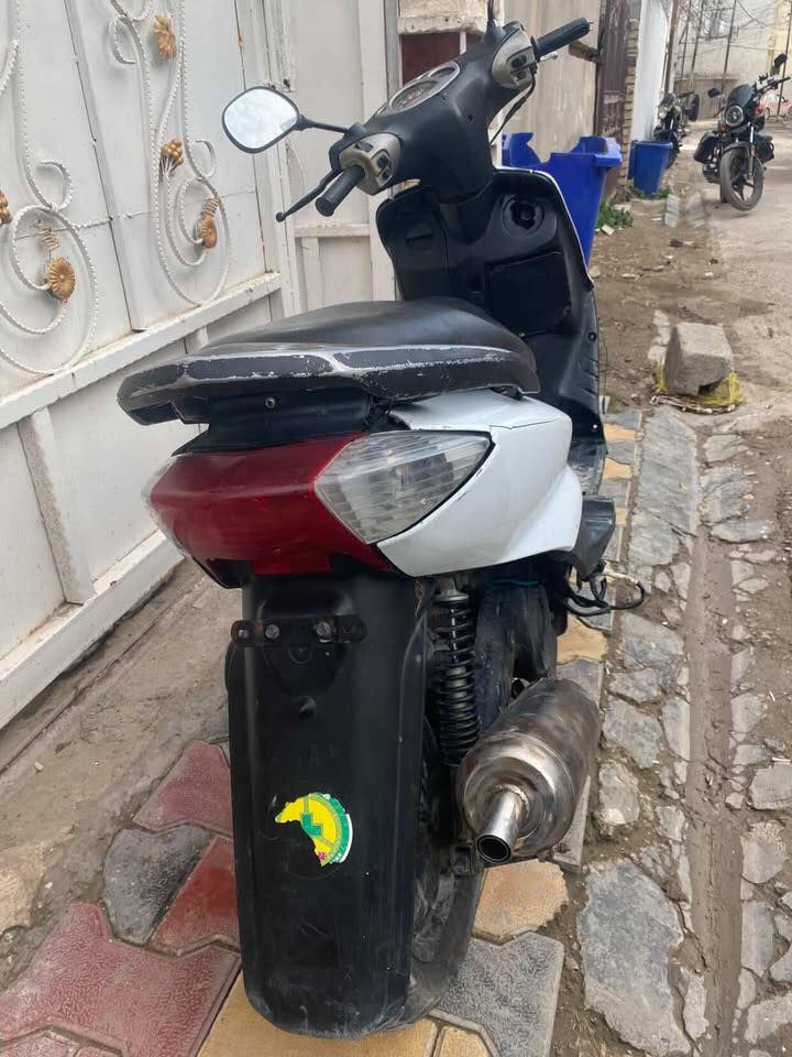 سلام عليكم دراجه سكنس نثيه دراجه خير من الله مكينه جديده مفتوح مكينه جديده عوزها كفرات بس او نقصها راجز مال سلف او جوزه مال سويج فقط دراجه كدامك كلها بلاديه شلعه بلاديه معدل خير من الله طيران سعر 280 نهايتها مراوس عادي رقم *********** مكان فلكت الامين
