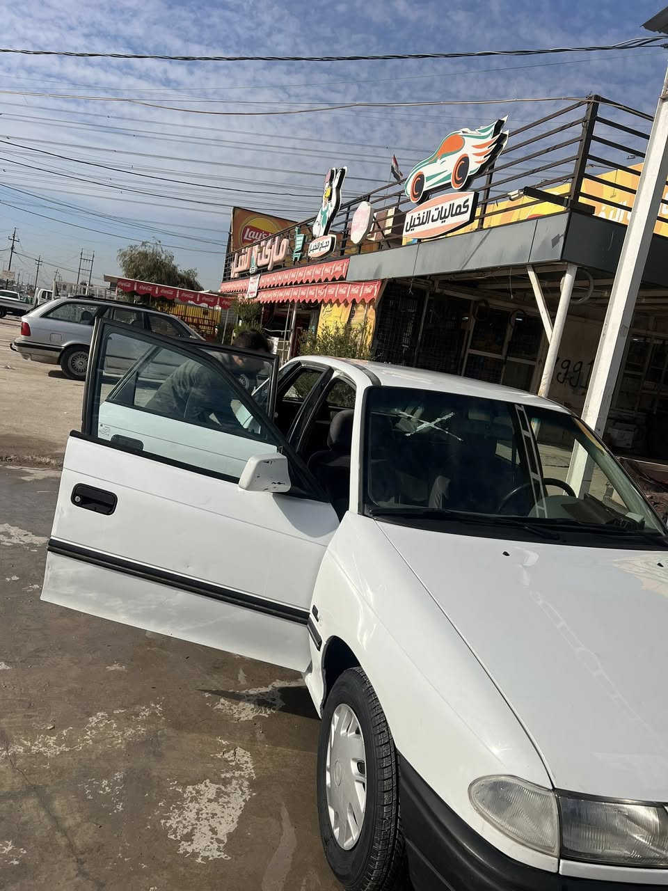 استرا للبيع موديل 1993 رقم مسطره جديد سنويه جديده هزه جديد  كير عادي ومحرك شرط صبغ بس دواير ودوسات سياره لوك متصرف عليها ربع كهربائيات كلها شغاله تايرات جديده  
سياره موجوده بالموصل

السعر 48 وبيها مجال بسيط 
***********
