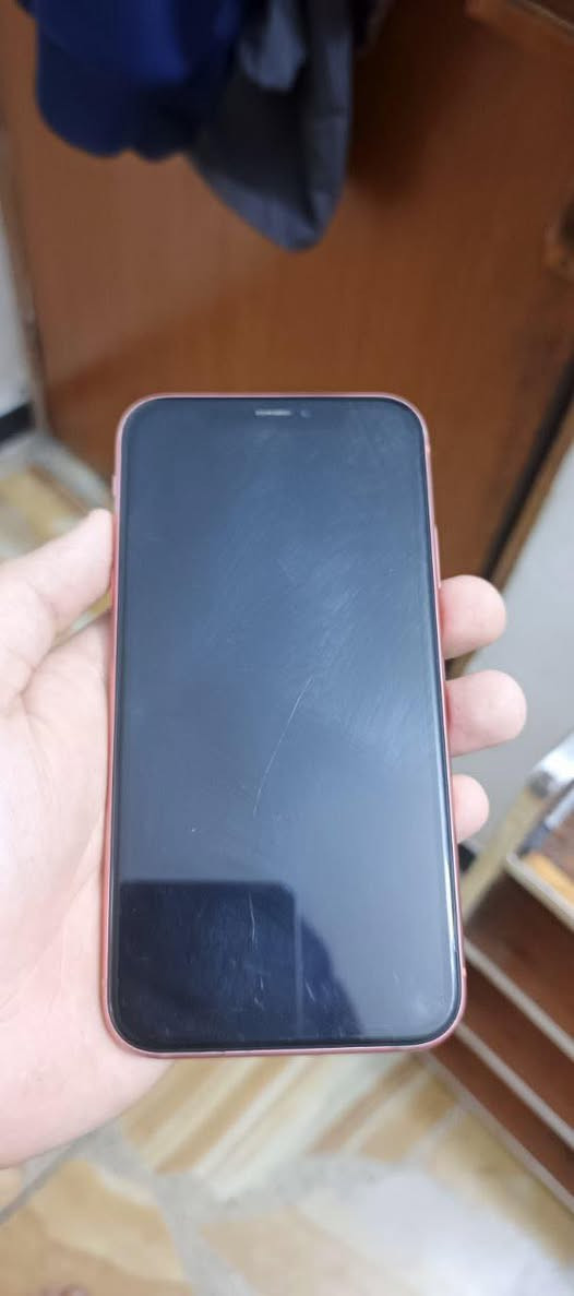 السلام عليكم ايفون اكس آر 128 بطارية 80 مكفول كلشي ممبدل بي الجهاز بلادي كلشي مابي فقط شوفه عينكم شخوط وآثار خفيفه سعره 200 الف ***********
