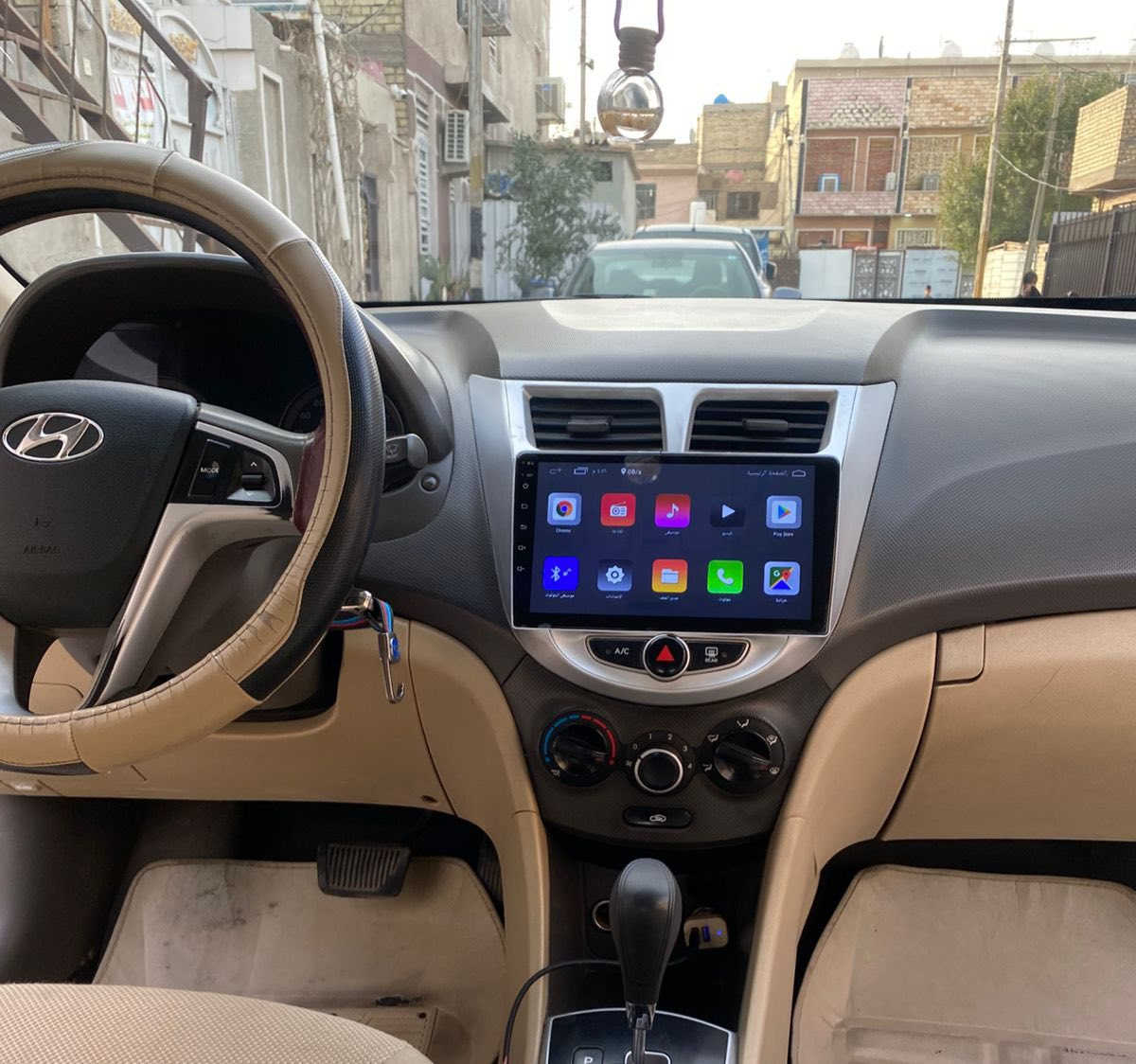 سلام عليكم سياره أكسنت موديل 2012 /سياره خير من يم الله (سونو موجود ضربتها قبق البانزين) سياره تدفئه تبريد خير من الله  حداديه تخم تاير كله جديد دواخل حلوه سعر ٩٩ وبيها مجال العنوان(بغداد الشعب ) مامتوفر بل فيس رقم ***********
