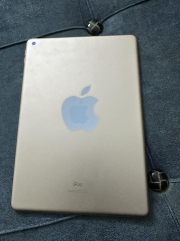 السلام عليكم ايباد ٨البيع ﮼مع حساب بوبجي مستوى ٨٠ موضح لكم بل صور سعر ٣٥٠الف   تفاصليل اتصل *********** مكان بغداد
