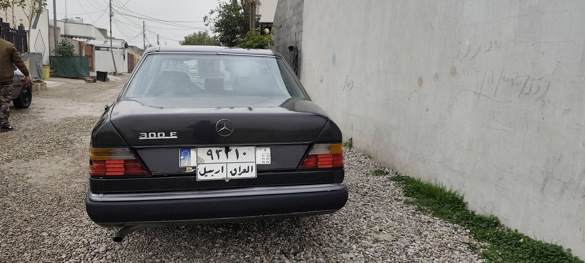 السلام عليكم مارسيدس دب للبيع موديل 1991 رقم اربيل شرط تحويل وغرامات محرك بطه 2ونص VVTT
كشنات جلد 
 شاشه كاميرااا
 مال جناي
السعر 49 وبيهه مجال قليل فقط للشراي
للتواصل العنوان كلار. ***********
