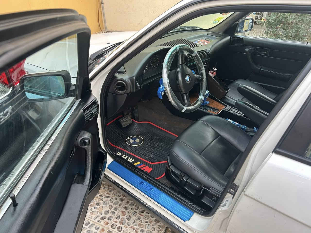 سلام عليكم
للبيع بي ام 525 موديل 1990

رقم اربيل انكليزي  تحويل مباشر

مكفوله من ضربه وتبديل وصبغ وبدون اي خياس او زنجار

مكينه مسكر فانوس 6 سلندر مكينه جديد

كير اوتماتيك 

سنتر لوك 

جام ٤ كهرباء

مري كهرباء 

تبريد ثلج تخم تاير وصدر كله جديد. 

كهربائيات كلها شغاله مابيها كلوب طافي. 

سياره حلوه  وتشوف بعينك بدون اي نقص جاهزة متصرف عليه الف دينار

سعر 75

عنواني بغداد السيدية

***********
