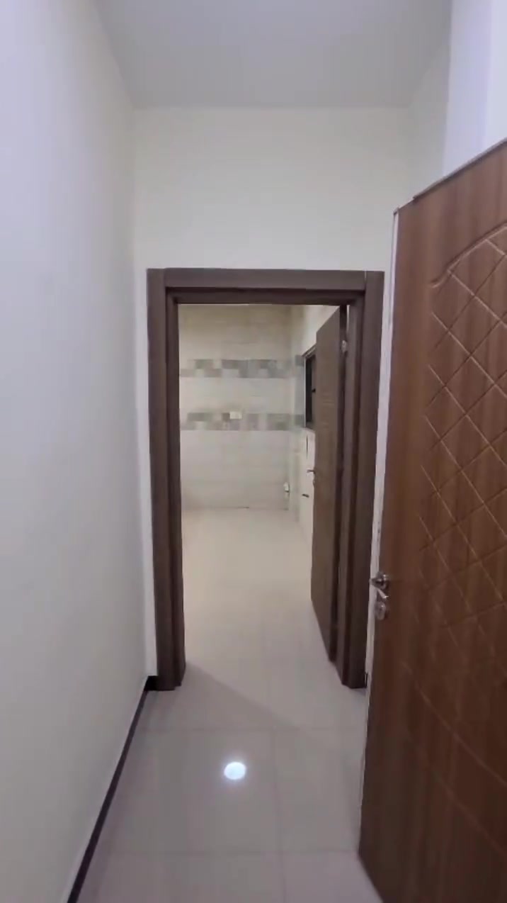 شقة للايجار غرفتين وصالة ومطبخ 
***********
550 الف
