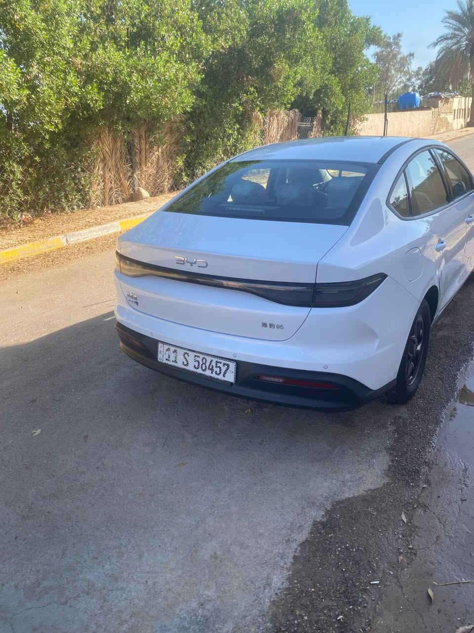 سلام عليكم بي وايدي سي فايف  السياره نضيفه كلشي بيه بس ضربه بباب الخلفي كلشي خفيفه ماشيه 20000 التواصل واستفسار *********** السياره بغداد عنوان السياره بغداد الدوره
