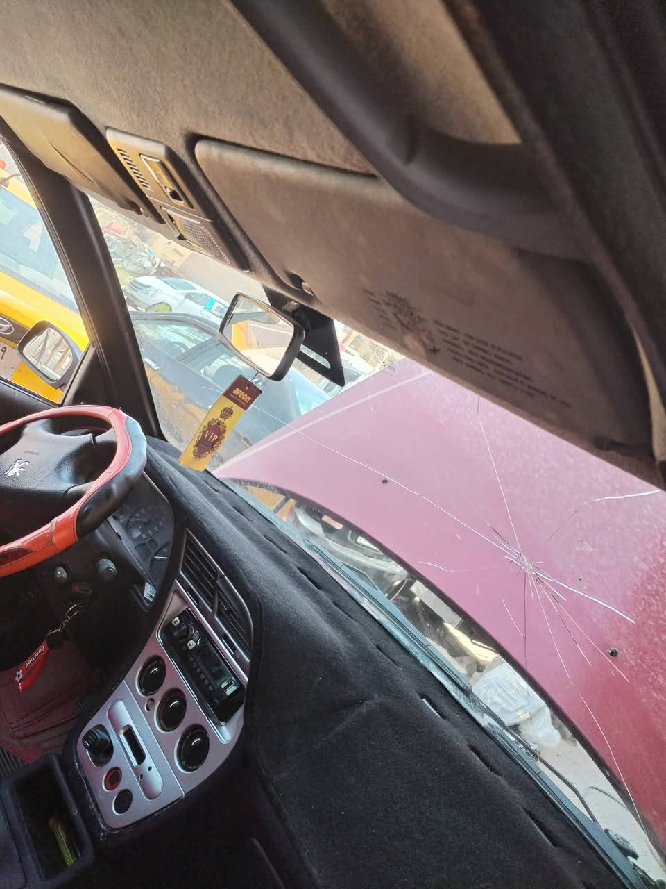 السلام عليكم بيجو موديل ٢٠٠٢ رقم صلاح الدين شرط الوكاله ومطلوب ولون ماروني البيع او مرواس حسب القناعه والسعر ٢٨ $وبيها مجال الغوالي حياك الله والاتصال على *********** *********** مكان سياره تكريت
