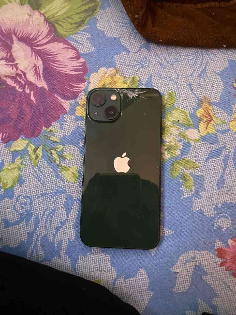 ايفون 13 عادي جهاز مكفول من كلشي بس هذا الفطر الي بالضهر 425 وبي مجال 
رقم ***********
متواجد واتس بس
