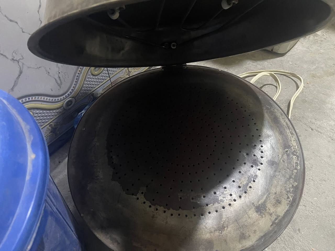 السلام عليكم.غسال+اوفن حجم كبير+ طباخات + تنور . للبيع كلهن شرط شغل ع الفحص ونظافه . عنوان شطره ع الخولي حي شرطه . للتواصل ***********
