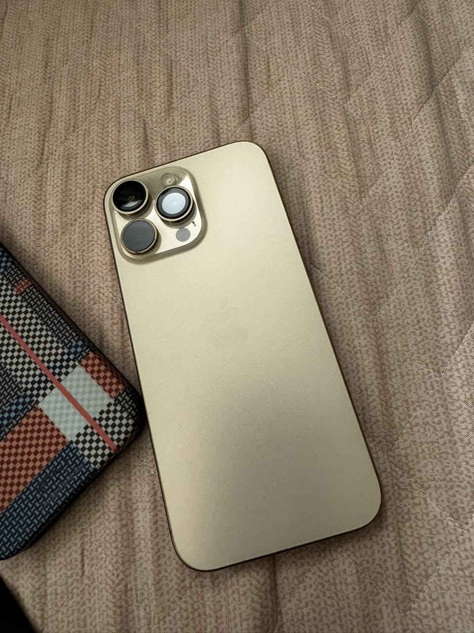 ايفون 16 برو ماكس لون ذهبي ذاكرته 256 بطاريه 93 نزلت من التحديث  الجهاز نضيف العنوان بغداد ساحة عدن السعر 1300 وبي مجال .للاتصال ***********
