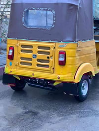 تكتك 20شهر 10   للبيعَ مكفولة كفالة عامة ورقم واسط ولوحات طالعة انكليز...