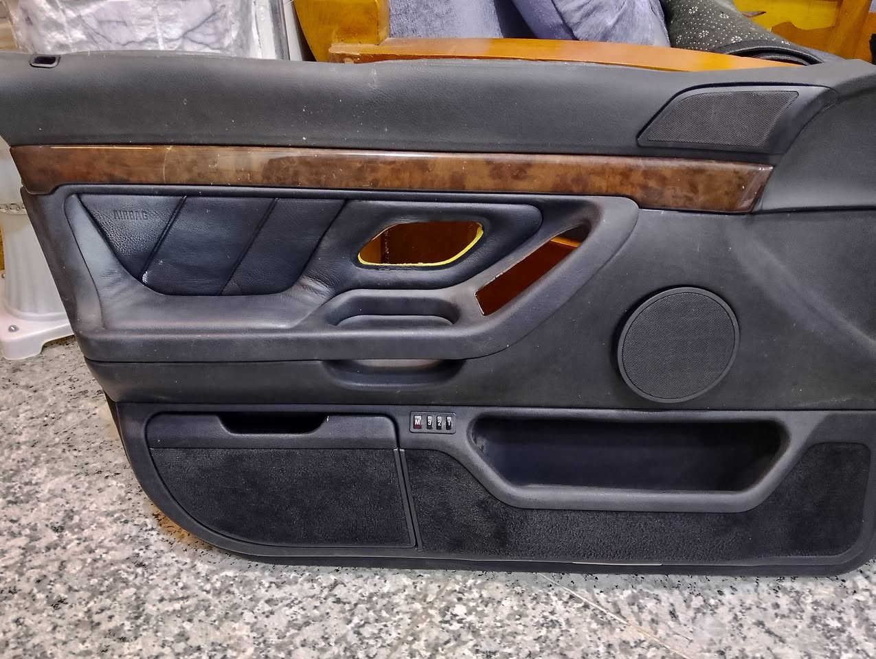 زوج بطاين اماميه خفاش باب قصير لون اسود
مال حاويه وارد ممشدودات بالسياره حاويه
مكاني واسط يوجد توصيل سعرهن 150 وبيهن مجال
***********
