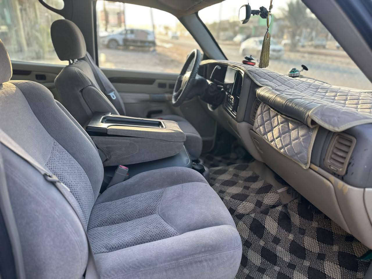 السلام عليكم ورحمه الله وبركاته 
عندي هاي جمسي لبيع أو المراوس حسب القناعه
الفينيه فحل  
موديل 2003اصل
 خصوصي رقم بغداد انكليزي بسمي 
8 براغي
مكينه 5.100
كيري 1000
تبريد شغال 
كهربائيات كله شغاله 
كامري خلفيه 
شاشه لمس 
كل الغرفه جديد ونظيفه  
حداديه نظيفه وجديده
تخم تاير جديد 
السياره أحله من الصوره 
مكان السياره بل نجف 
السعر 120وبيه مجال 
أي استفسار اتصل على الرقم ***********
***********
