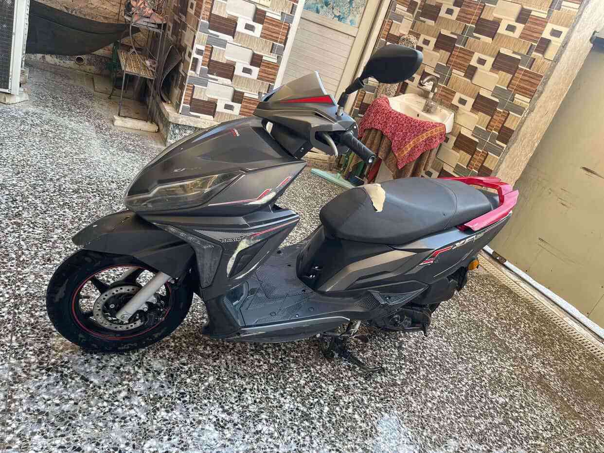 سلام عليكم
دراجه شنينك صيني تجميع عراقي 
دراجه كامله مابيها نقص بيها بس كتف الشحن عاطل 
الدراجه متروكه صار شهر تقربياً 
تفاصيل خاص او *********** وتساب موجود
