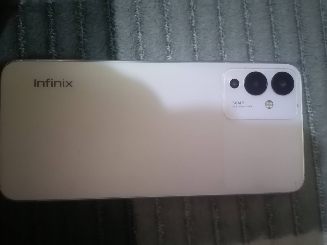 تلفونات اثنين للبيع نظيفات واحد سعره 75 واحد سعره 125 رقم الهاتف ***********
