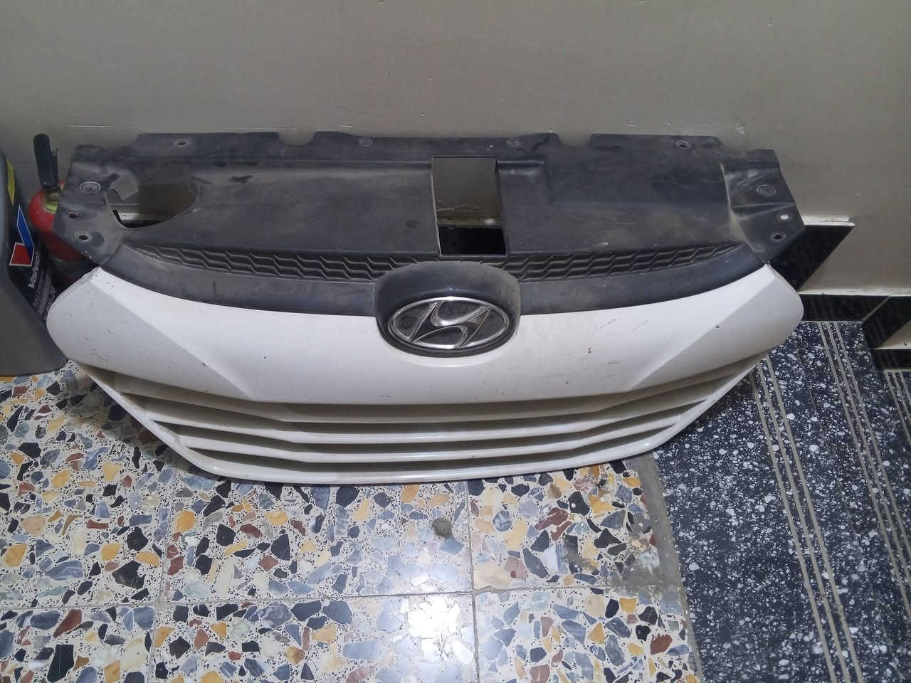 السلام عليكم شباك توسان للبيع مع مسجل عدد 2مع مجمع تبريد من موديل 2010الى موديل 2014 الاتصال على الرقم ***********
