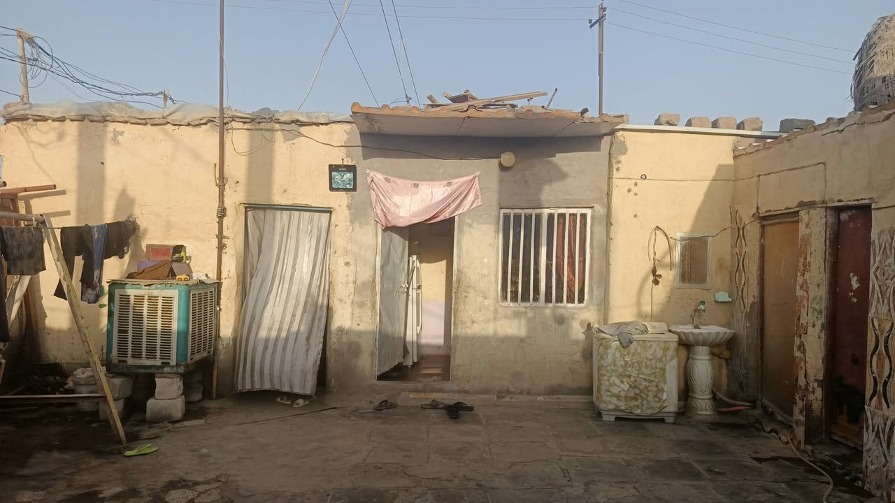 السلام عليكم بيت البيع الناصريه مركز حي الشهداء... بيت جبير وبي ثلاث غرف وصالتين ومطبخ وصحيات.... سعره 10ونص وبي مجال مستعجل عله بيعته ... ***********
