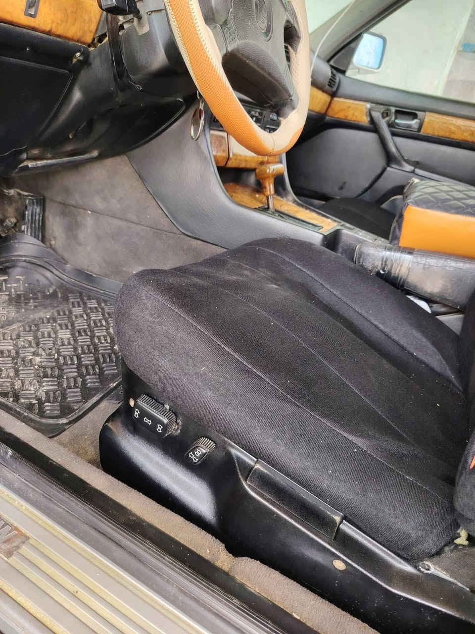 السلام عليكم للبيع فقط BMWموديل 94فول الفول حجم 730محرك  V8 محرك كير بل كارتون شرط ترايك 260فول اوتو دبل ايرباك كشنات كهربائي جميع حركه شغاله سلايت طكتين شغاله سياره وضع شركه جاهز كفاله عامه سياره حبل ابيعك بدون تحويل ومكفوله دوله وعشاير السعر من الاخير قفل 25 هاتف ***********
