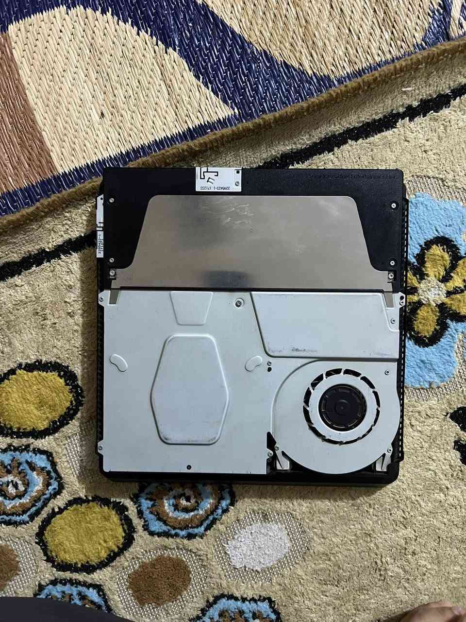 سلام عليكم بلي فور سلم مهكر  للبيع الجهاز كلش نضيف فوق متصور للبيع مع جوستك ووملحقاتة 
تواصل خاص او : ***********
