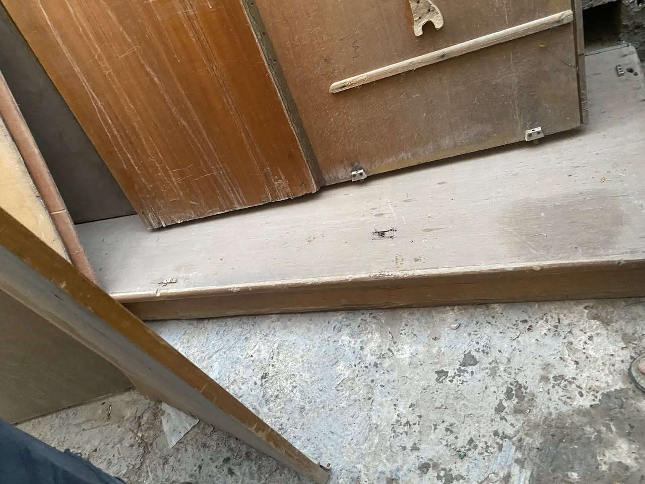 السلام عليكم كنتور تفصال صاج عراقي خمس ابواب مستعجل على بيع الي يريدة يتفضل وعندي توصيل ***********
