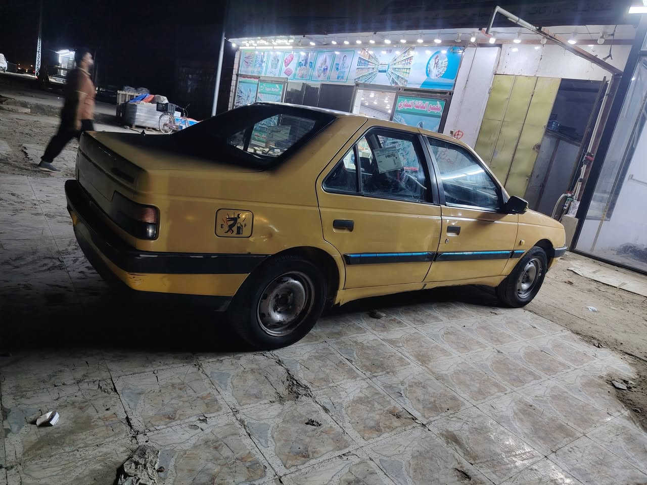 بيجو 405 GLX موديل 12 سياره جاهزه رقم بغداد تحويل شوكت ما يعجبك  كير مكينه حداديه  كهربائيات كلها شغاله سنويتها بعدهي مساقطه داخلها نضيف عليها غرامات وهيئه ينزل من سعرها مكانها بابل الشراي يتصل ويشلع العيون المو شراي لا يتعبني ***********
