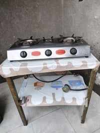 طباخ نظيف • ميز حديد