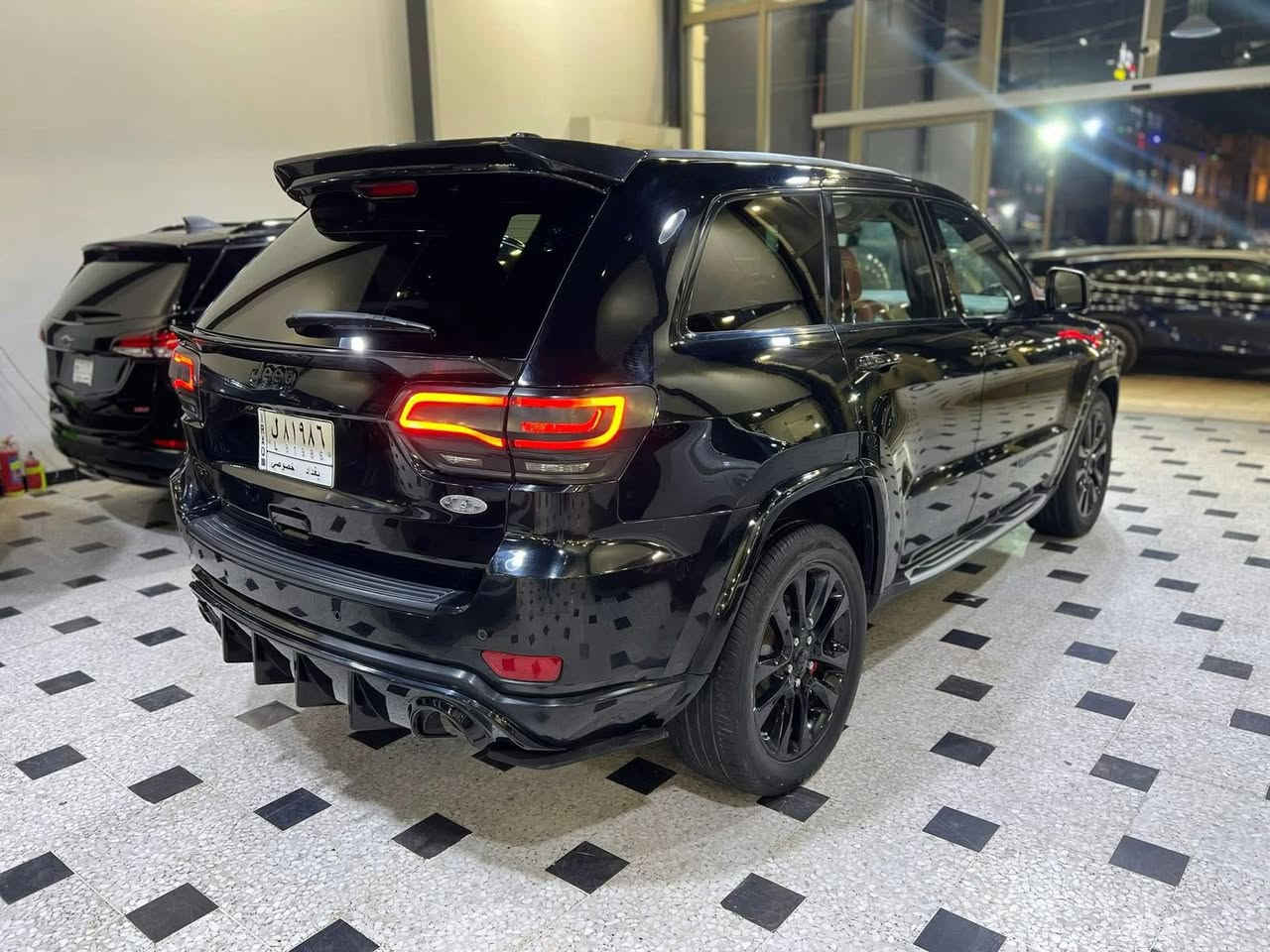 المركبة   :  جيب گراند شيروكي 
موديل   : 2018
الفئة     : بلاك توب
الحادث : صبغ 2 جاملغ  + بنيد 
الكفالة  : نكفل السياره من الغرق و الحرق
الايرباك :دشبول + درگة
الرقم     : بغداد الماني حرة
السعر.  :17000$ قفل قفل 
المواصفات :
✅محرك 3600 ( 6 سلندر )
✅اللون اسود 
✅شاشة فول HD  
✅تحكم مقود
✅داخل جلد احمر ( عمل )
✅كامرة خلفية
✅نقطة عمياء
✅بصمة و تشغيل عن بعد
✅الجنطة كهرباء
✅مقاعد امامية كهرباء 
✅حساس خلفي 
✅فتحة سقف
✅ويل كب قياس 18
***********
