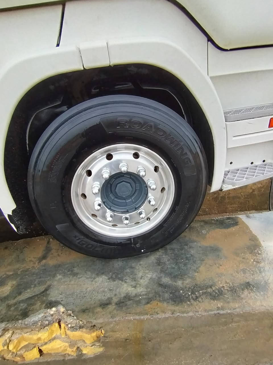 السلام عليكم تايرات زوج حرفش هو ويلة للبيع مكاني الديوانيه رقمي ***********
