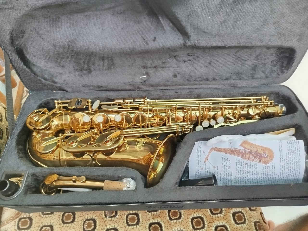 الشركة المصنعة: JinYin XINMEI
اسم المنتج: ساكسفون ألتو
.
وصف المنتج: ساكسفون ألتو من ماركة جينين شينمي، مصنوع من النحاس المطلي بالذهب. يُستخدم في فرق الجاز، الموسيقى الكلاسيكية، والعروض الحية. يتميز بصوت متوسط غني، وأزرار سهلة التحكم لمبتدئين ووسطى المستوى. الهيكل المعدني يجعله متيناً مناسباً للعزف المستمر ويشمل غطاء للحماية عند النقل. مناسب للطلبة أو الموسيقيين الهواة الباحثين عن تجربة صوتية متوسطة الجودة بميزانية اقتصادية.

سنة الصنع: 2023

مميزات المنتج:
- هيكل نحاسي مطلي للمتانة
- مناسب للمبتدئين والمحترفين
- أزرار مريحة وسهلة الاستخدام


**إذا كنت صاحب هذا الإعلان وتريد حذفه لأي سبب، رجاءا أرسل رسالة إلى الدعم الفني**