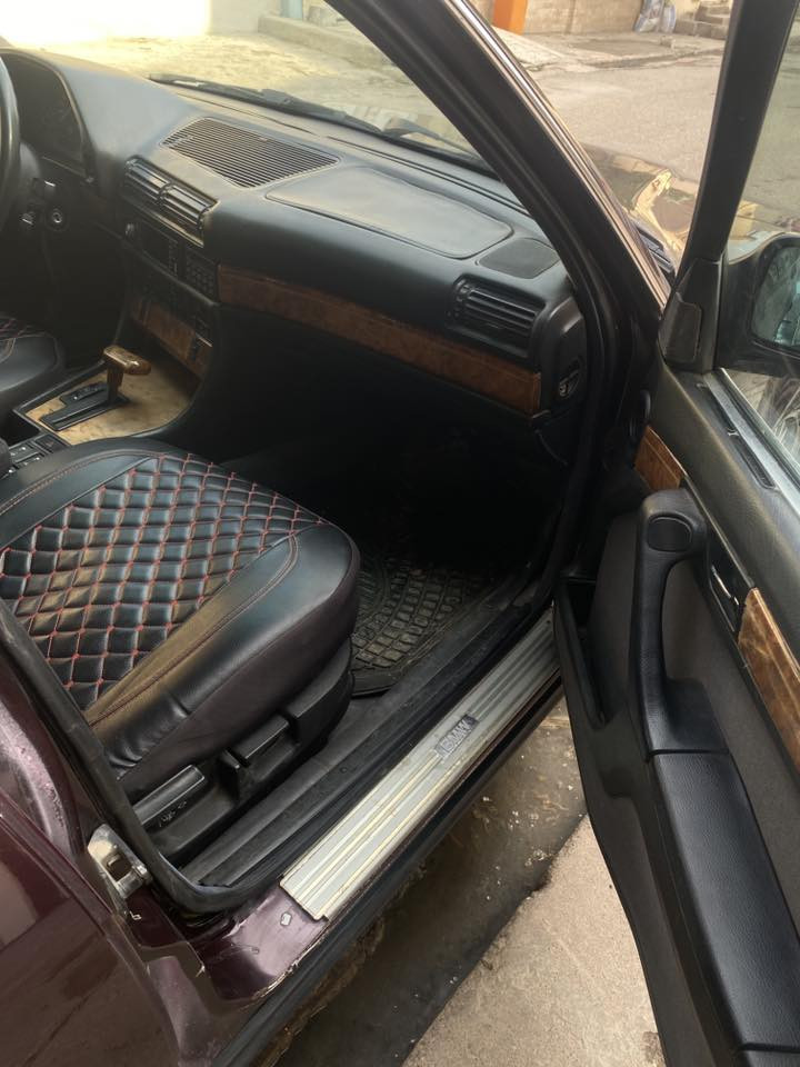 بي ام حجم ٧٣٠ بسمي كيرتوماتيك دبل ايرباك دبل جكمجة مكفول من الكص والضربة مصبوغ عام بدون معجون كير ومحرك شرط سعرها ٥٢ وترايك للكويت *********** - ***********
