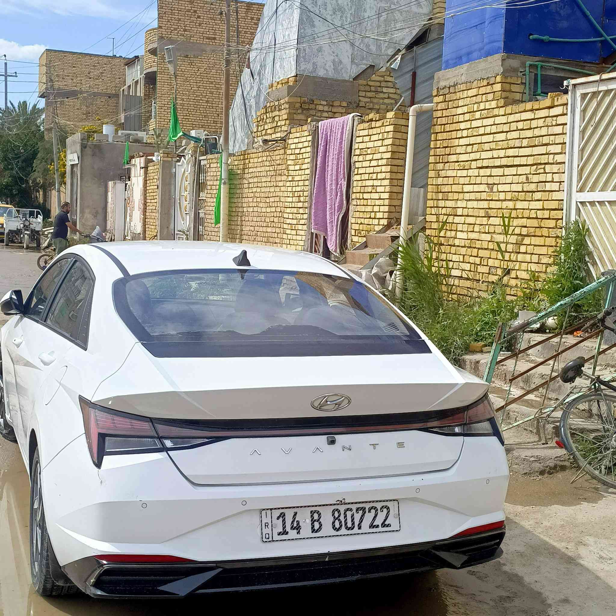 السلام عليكم النترا للبيع وارد كوري موديل 2021 بسمي محرك 1600 رياضي دبل نوزل سيارة جديدة ماشيه 80 الف ما بيها ضربه بيها رشات صبغ أربع قطع بكوريا السياره حيل نضيفه وجاهزه بيها هواي مواصفات تحكم ستيرن رادارت قياده ذاتيه شاشه السياره موجودة بل الناصرية وبل العافيه على الياخذها السعر 148 رقم الهاتف ***********
